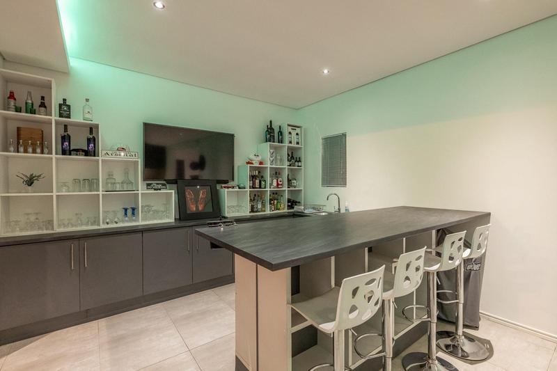 4 Bedroom Property for Sale in Kaapsig Western Cape